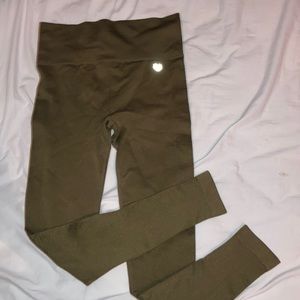 Comfy athletic dark green leggings